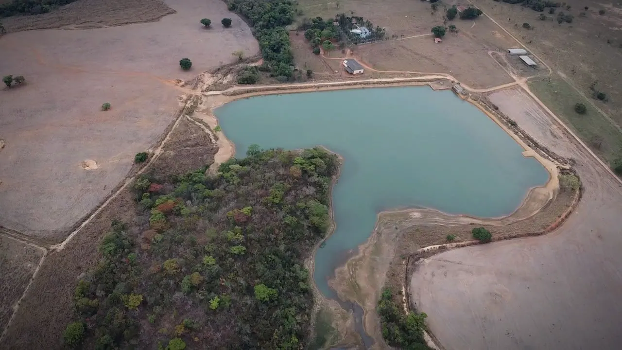 Represa vista de drone